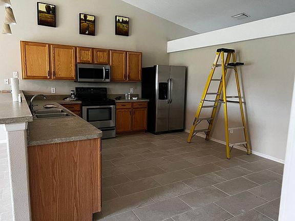 3rd image of 1832 SW Idaho Ln