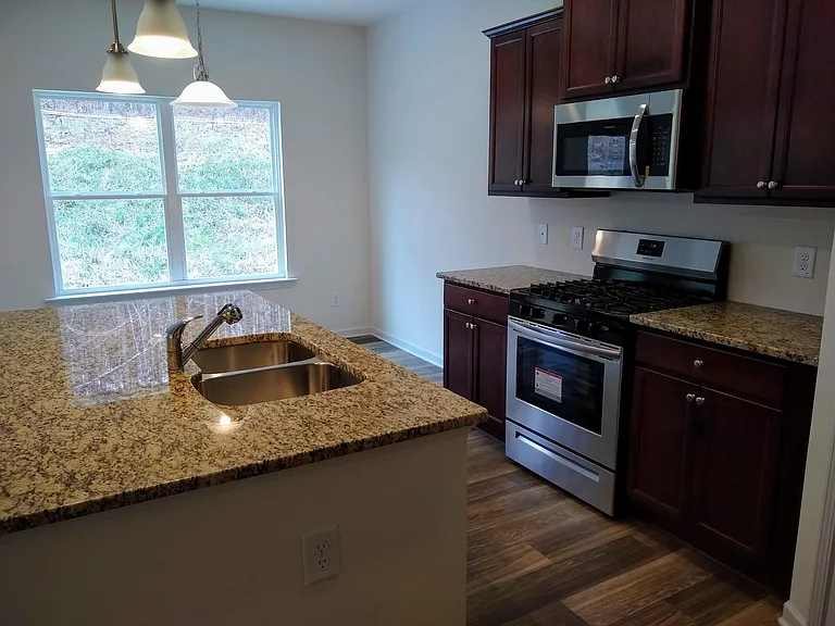 196 Bryon Ln — Photo 11