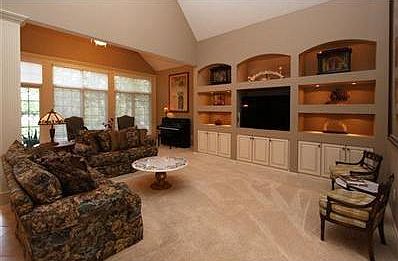5th image of 7825 Viburnum Dr
