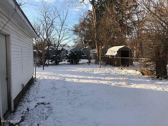 4th image of 352 Janet St SE