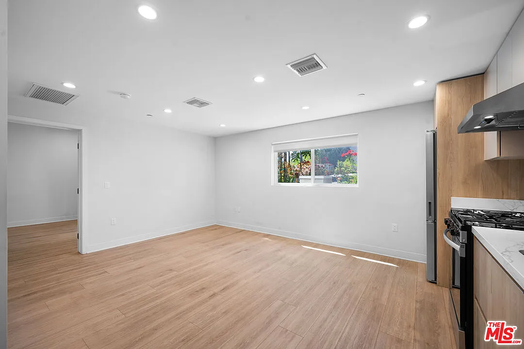 Building Photo - 1530 S Hayworth Ave #101