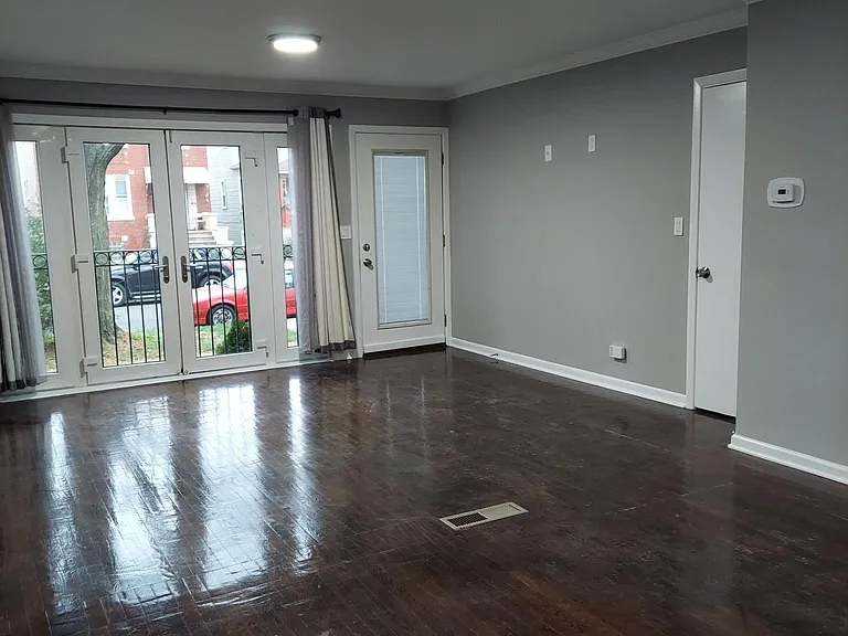 2521 N Luna Ave #1 — Photo 7