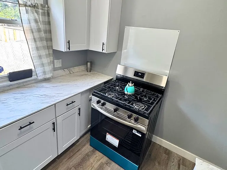 548 Radnor Ave — Photo 8