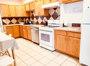 2839 W Nelson St APT 3, Chicago, IL 60618