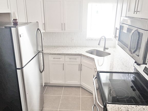 5th image of 641 NE 8th Ave APT 4