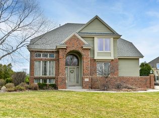 5600 S Timber Ridge Dr, New Berlin, WI 53151