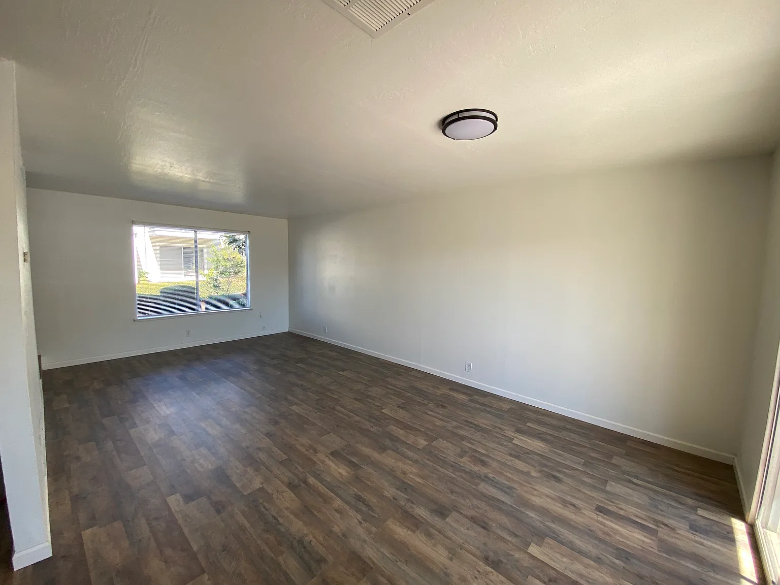 3 bed, 1137 sqft, $2,950 — Photo 2