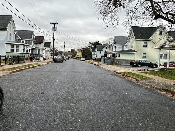 3rd image of 46 Roosevelt St