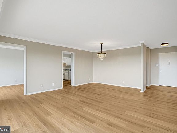 5th image of 307 Yoakum Pkwy APT 1406