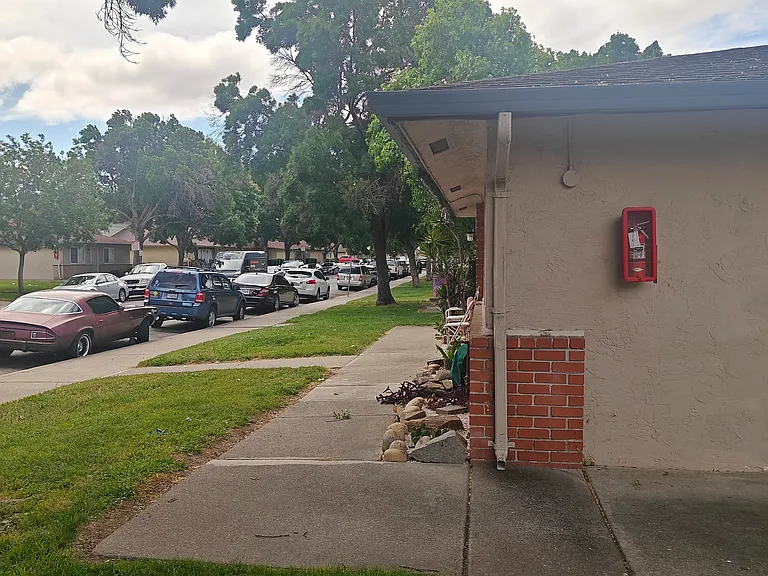 2208 Peppertree Way #3 — Photo 1