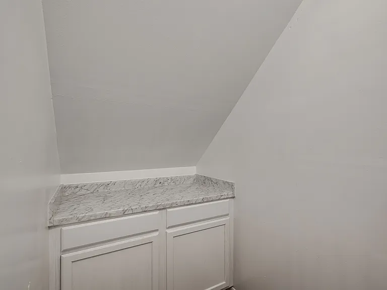 4620 N Harvey Pkwy — Photo 37