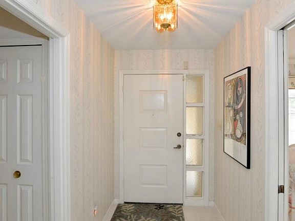 3rd image of 946 Golfside Dr