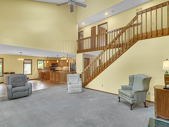 4th image of 252 Bedford Cir