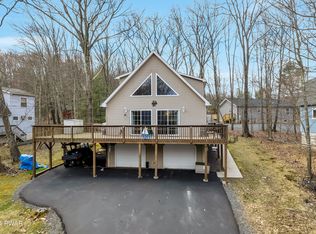 1064 Lakeland Dr, Lake Ariel, PA