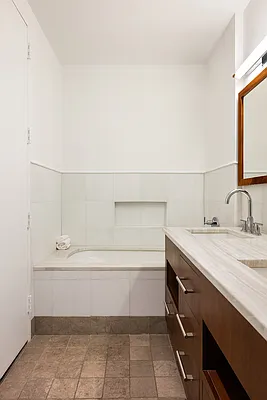 Bathroom, photo 2