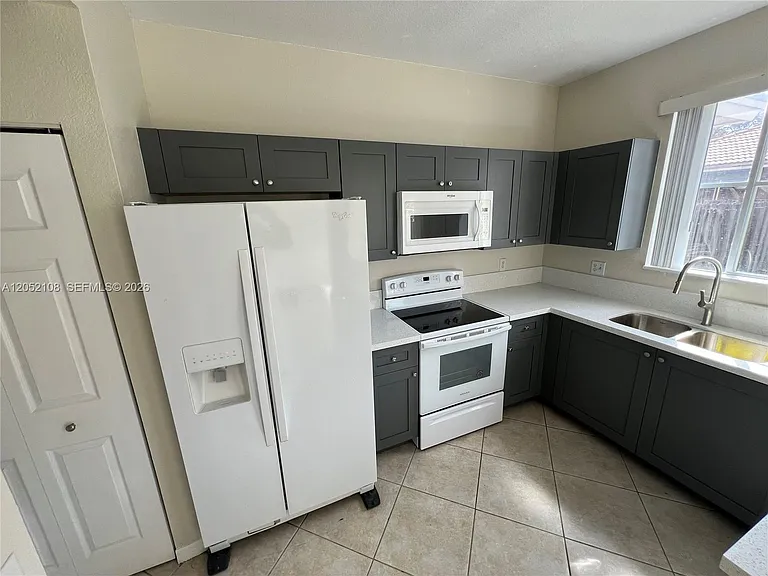 100 SW 15th Ave — Photo 13