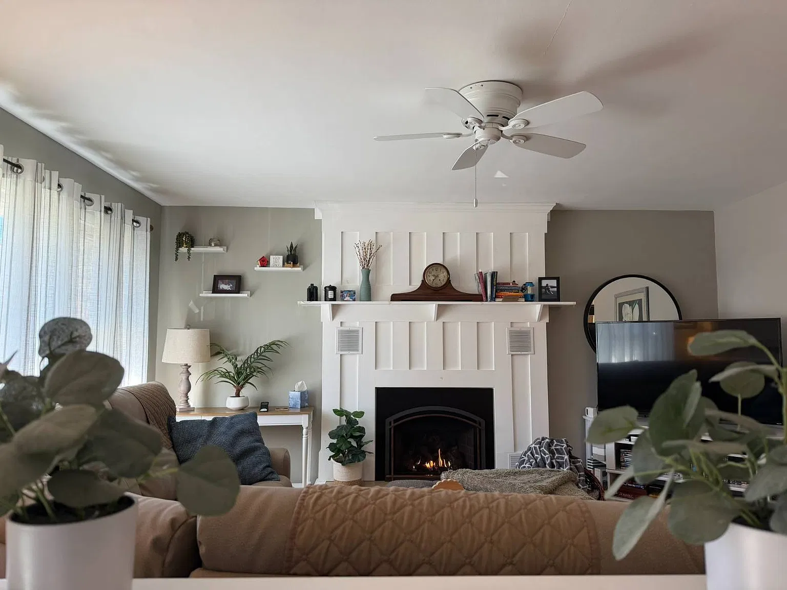 3 bed, 2.0 bath, 1900 sqft, $3,850 — Photo 2