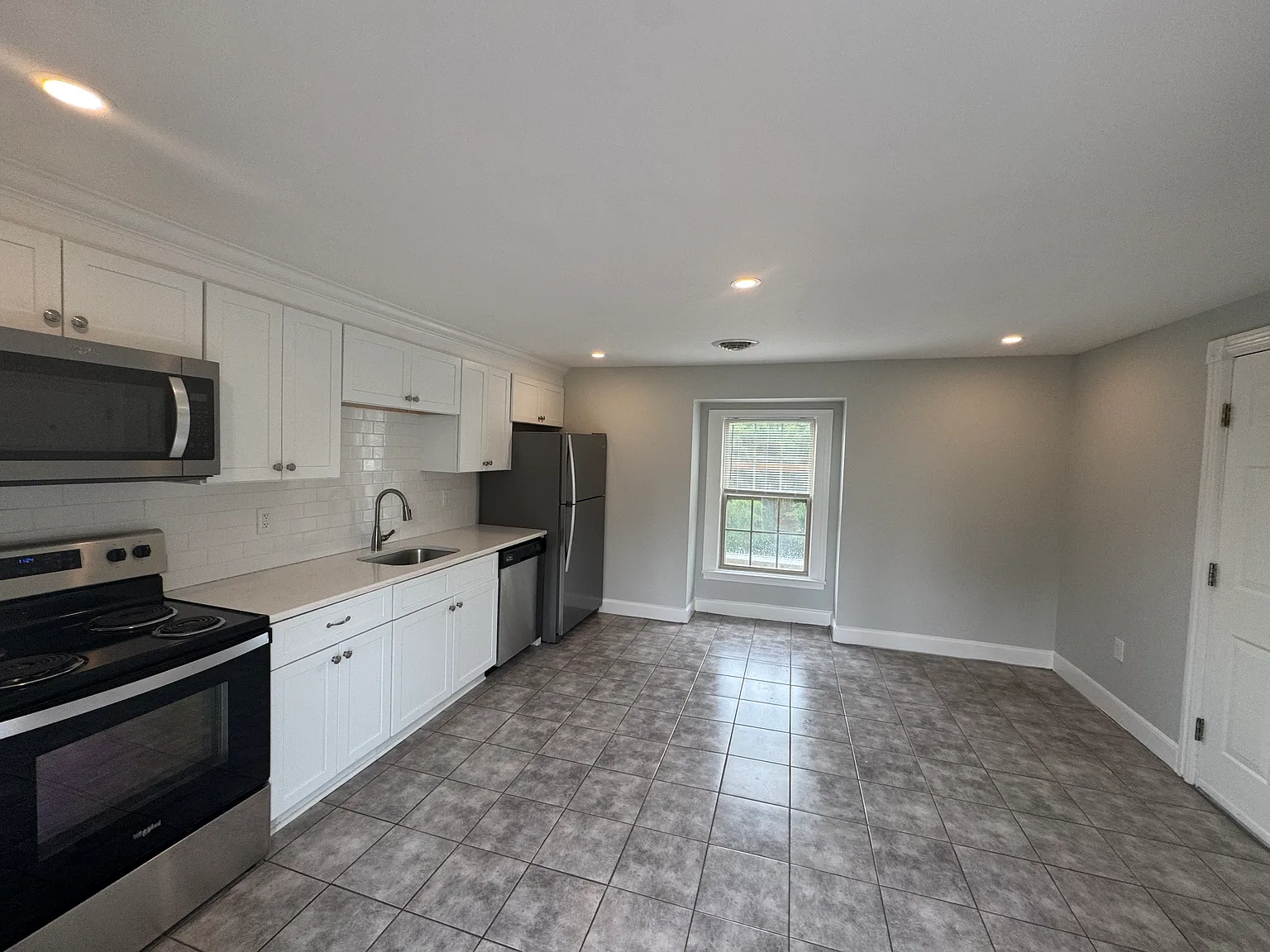 3 bed, $1,850 — Photo 3