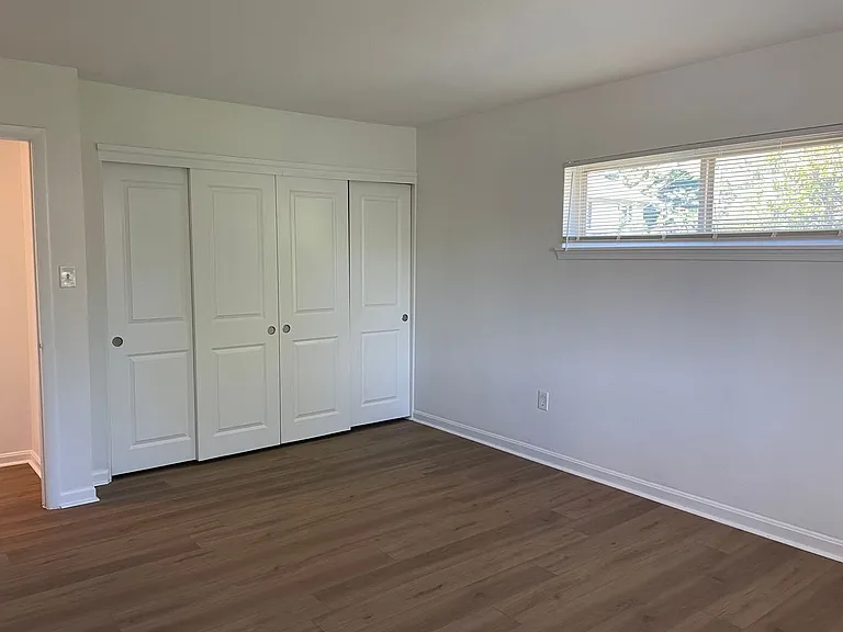 Brooke Court Apartments — Photo 11