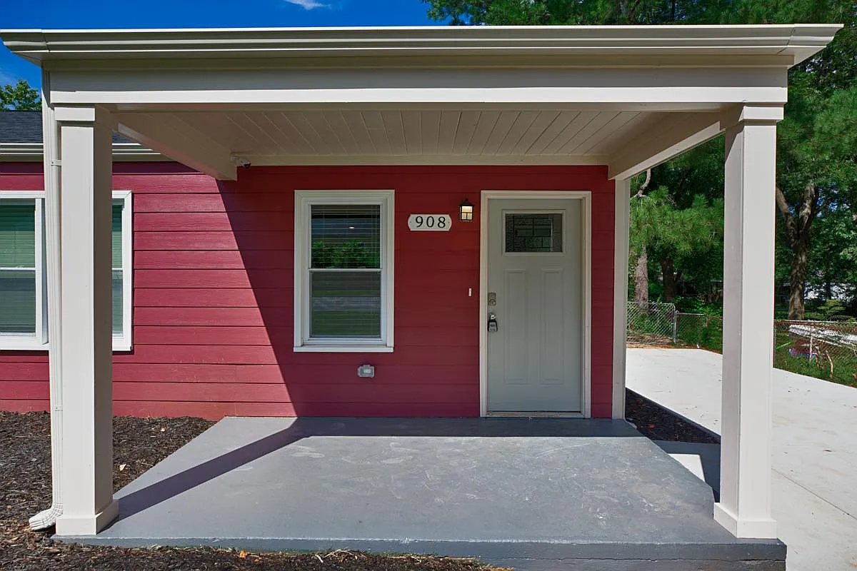 3 bed, 909 sqft, $1,375 — Photo 2