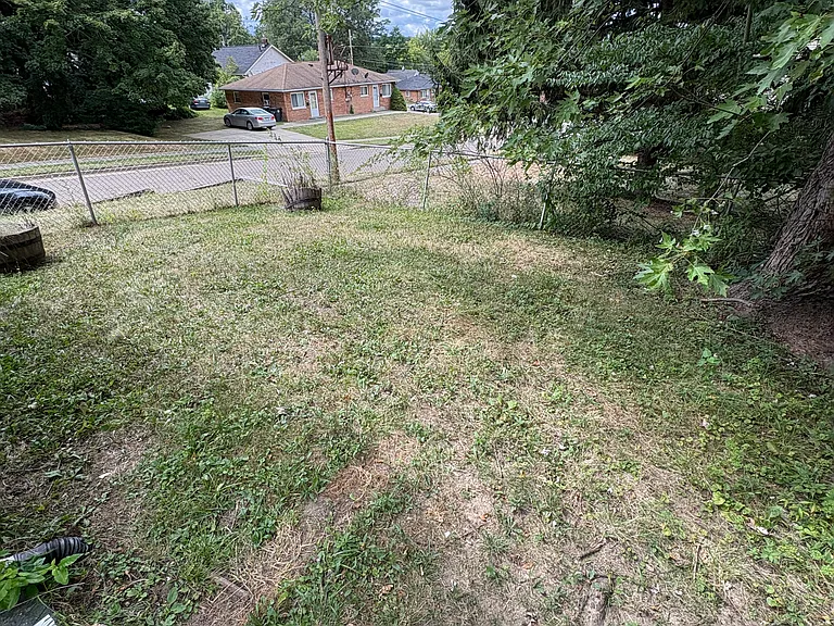 1172 Greenwood Ave — Photo 12