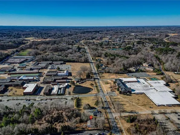 805 E Haggard Ave, Elon, NC 27244