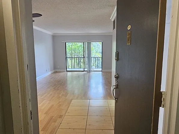 3105 Oakland Shores Dr #J204, Oakland Park, FL 33309
