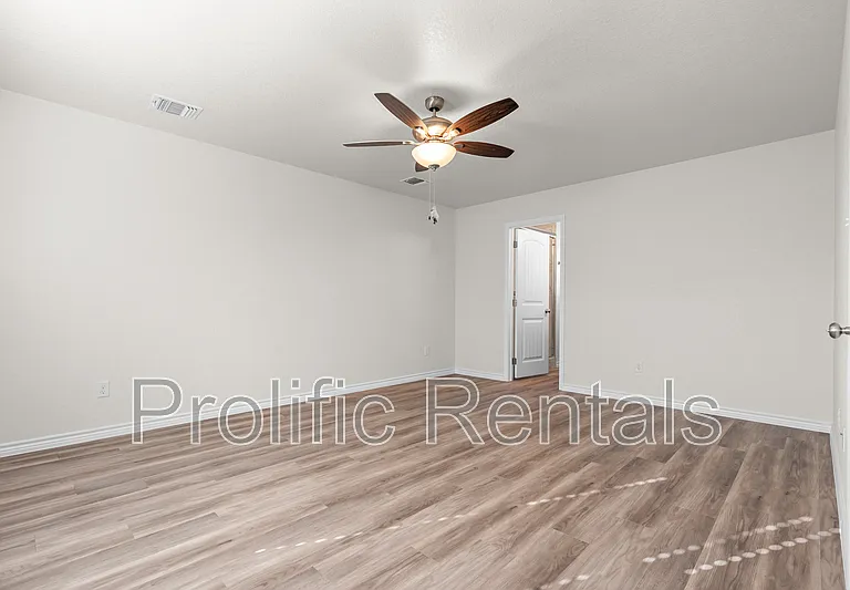 106 Logan Ct #B — Photo 20