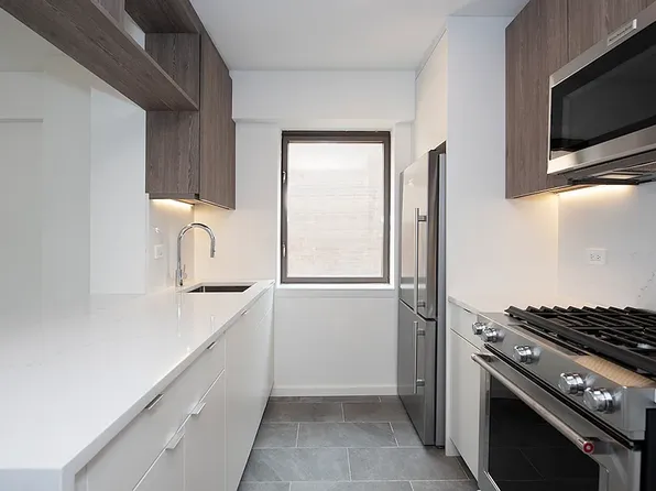 520 W 43rd St, New York, NY