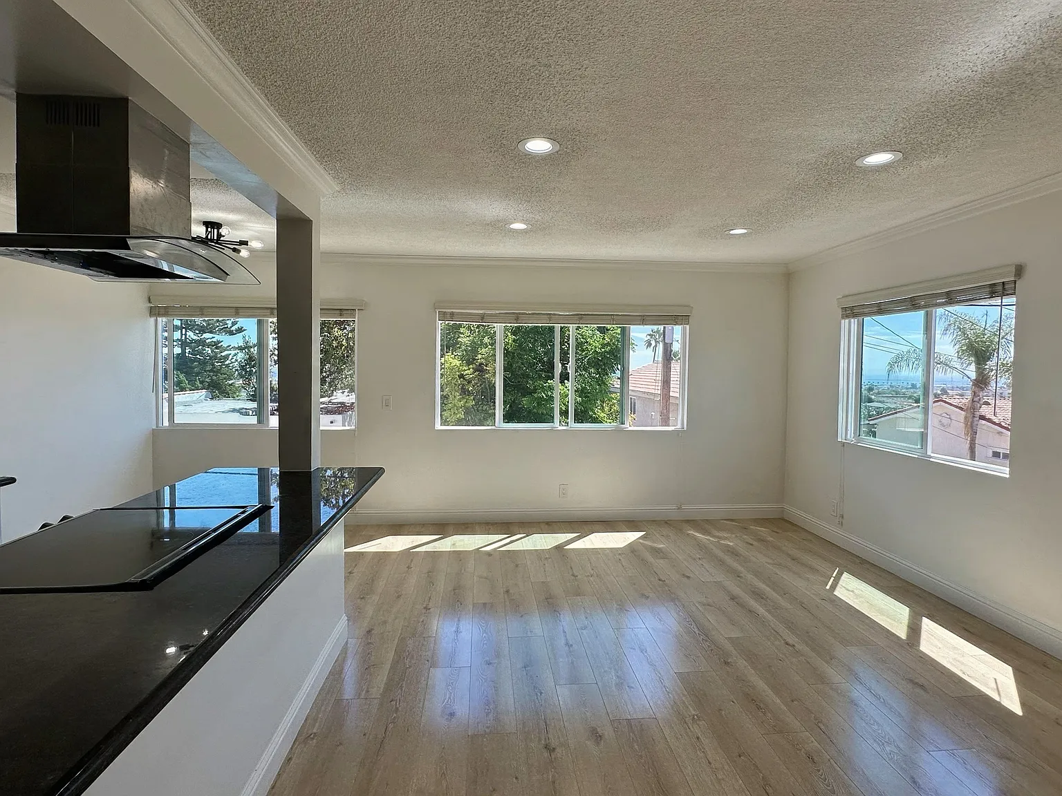 2 bed, 875 sqft, $2,665 — Photo 2