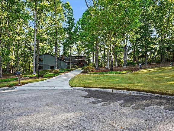 3rd image of 2467 Laurel Ridge Pl SW