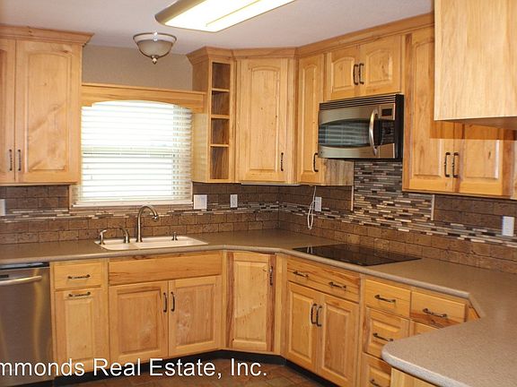 4th image of 805 Pecan Dr