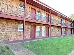 Building Photo - 501 Westlawn Dr #28