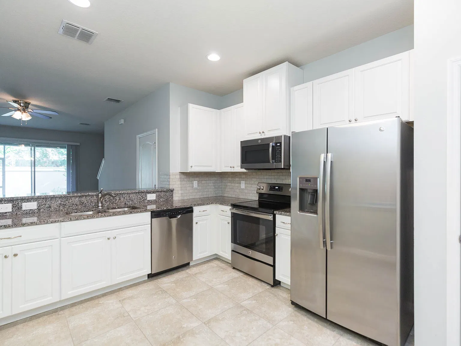 3 bed, 2.5 bath, 1536 sqft, $2,200 — Photo 3