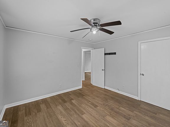 5th image of 147 Burnside St