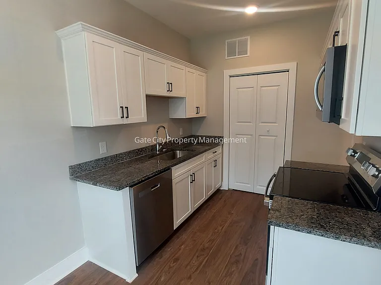 138 Dover Dr #B — Photo 3