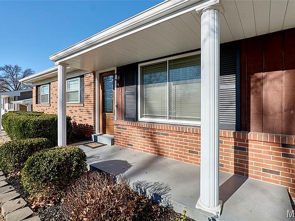 3rd image of 429 Fairview Ct