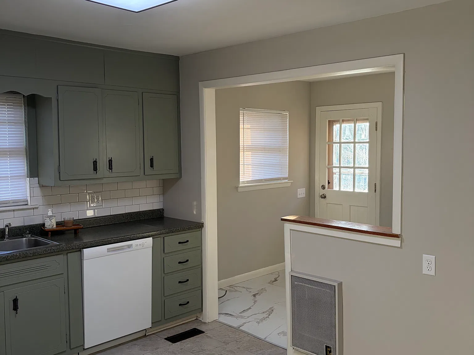 3 bed, 1.5 bath, 1200 sqft, $1,350 — Photo 4