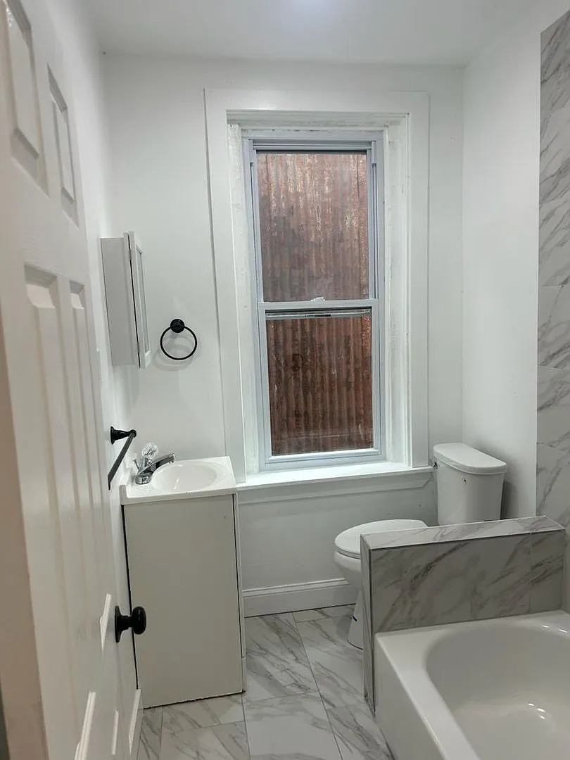5023 Walnut Street — Photo 3