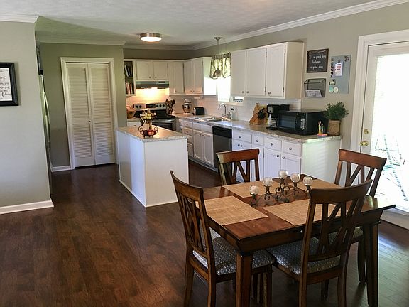 5th image of 3809 Thornton Dr