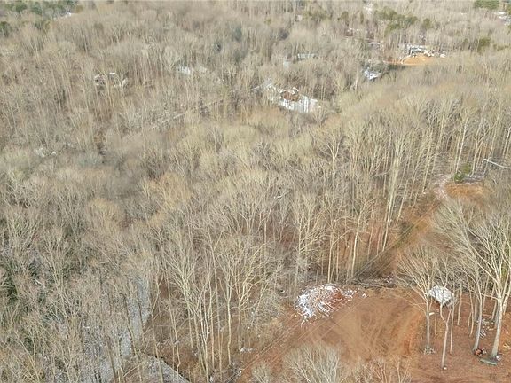 3rd image of 33 Forest Dr