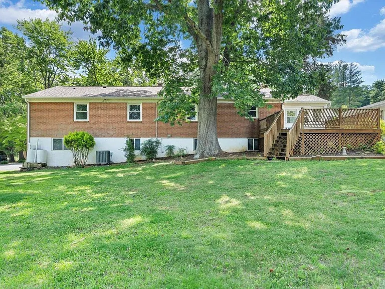 405 Oakland Cir — Photo 34