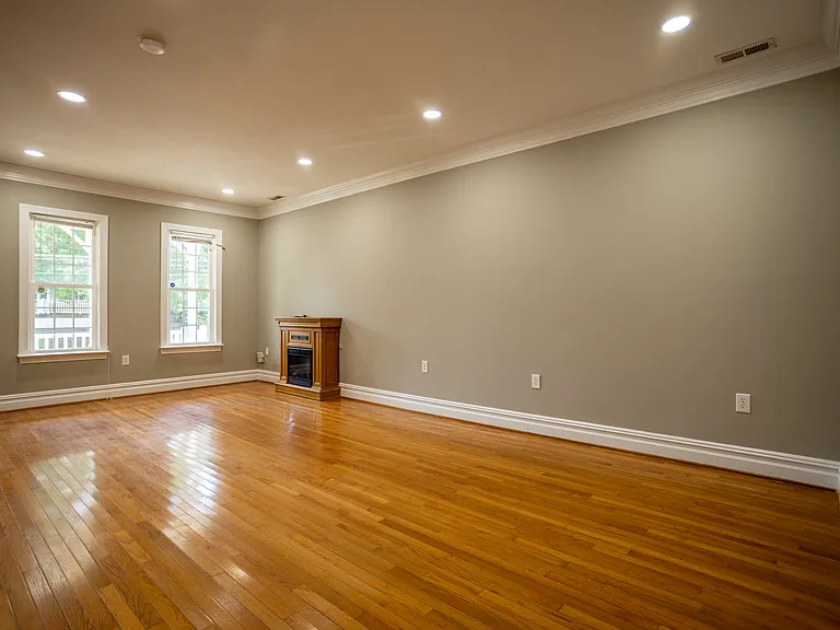 1306 W Clay St — Photo 7