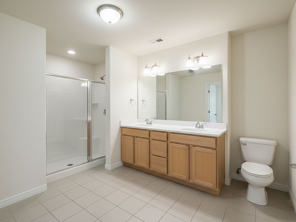 1st image of 610 Vernon Oaks Dr