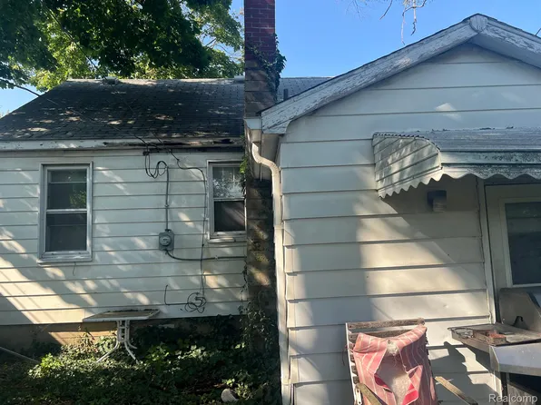 28541 Krauter St, Garden City, MI 48135