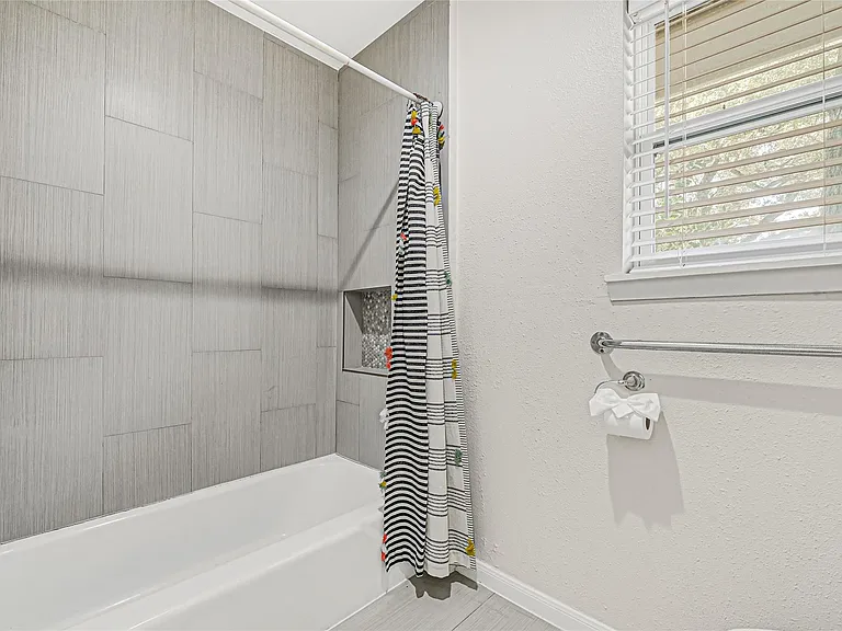 5534 Loch Lomond Dr — Photo 25