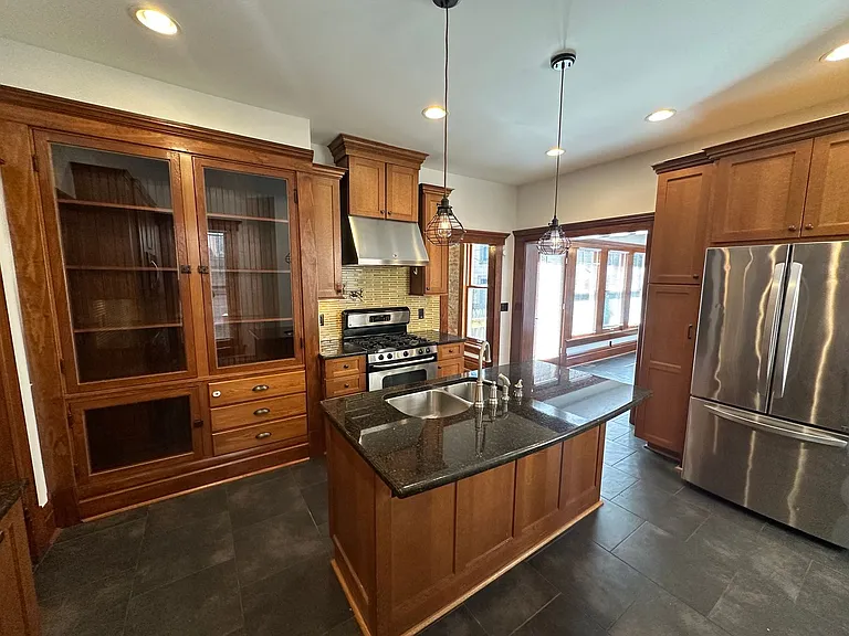 1023 Neil Ave — Photo 5