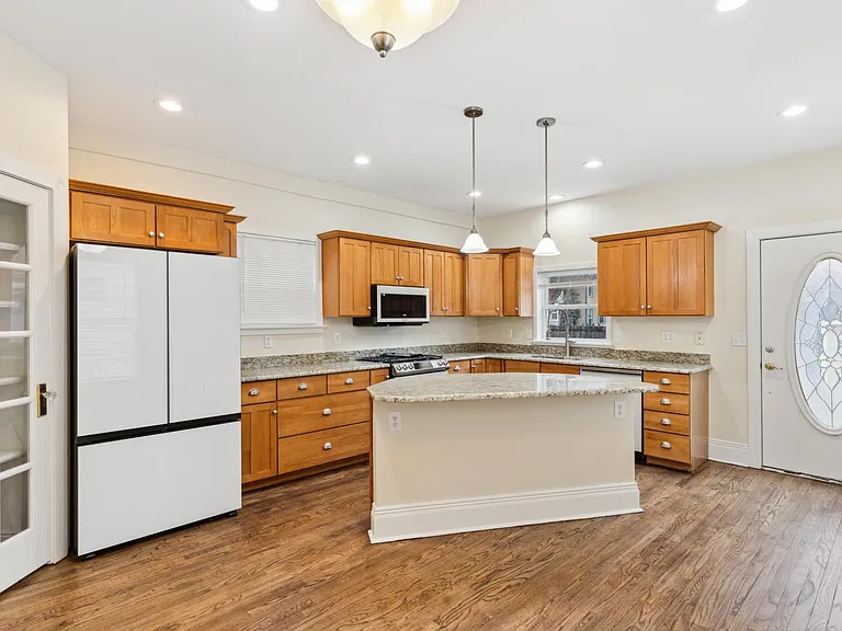 1023 N Weber St — Photo 22