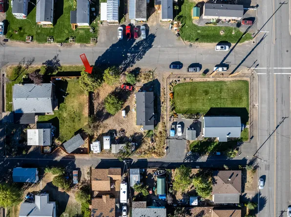 412 4th Ave #B, Culver, OR 97734