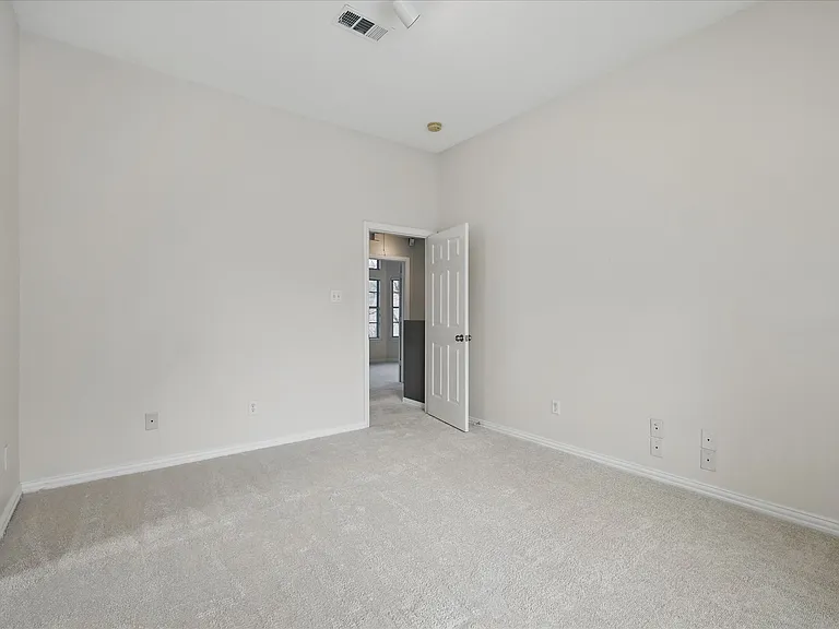 14625 Windsor Ct — Photo 16